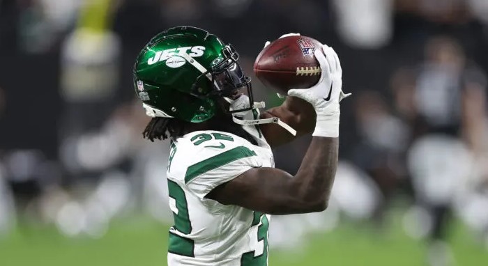 Running back Michael Carter #32 of the New York Jets warms up prior to the game against the Las Vegas Raiders at Allegiant Stadium on November 12, 2023 in Las Vegas, Nevada. (Photo by Sean M. Haffey/Getty Images)