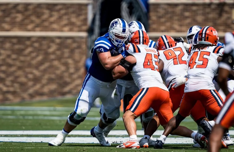Social Media Reacts to Illinois Football’s Roller Coaster Win Over Duke