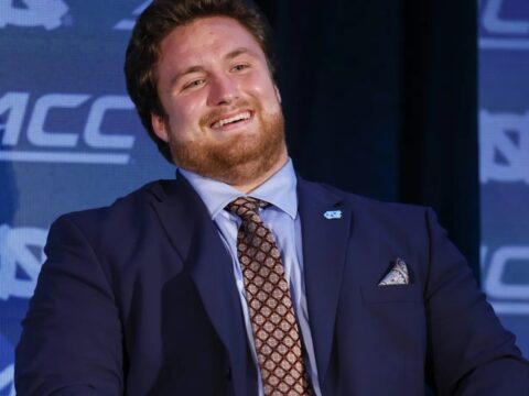 Faith helped Kelly through tough season; he says stability should make offensive line better
