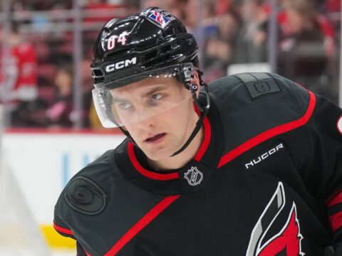 Chicago collapses in the third, Colorado scores 4 times to even the series in Game 2 Chicago collapses in the third, Colorado scores 4 times to even the series in Game 2
