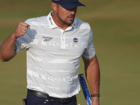 Ryan Fox wins the British Open with a birdie on the final hole Ryan Fox wins the British Open with a birdie on the final hole