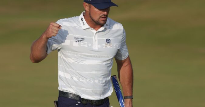 Ryan Fox wins the British Open with a birdie on the final hole Ryan Fox wins the British Open with a birdie on the final hole