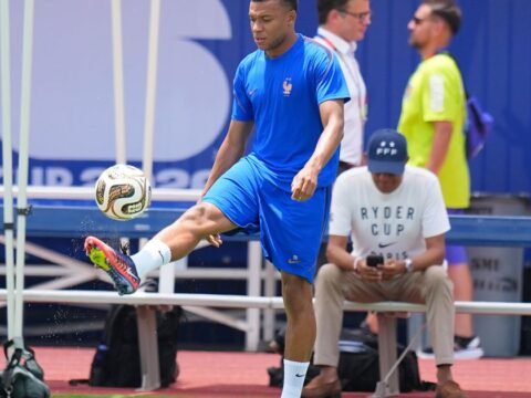 Spain shuts down France and Kylian Mbappé, advances to the World Cup final with a 2-0 victory