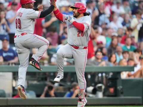 Suárez homers against former team and Burns throws 5 scoreless innings as Reds beat Mariners 4-2