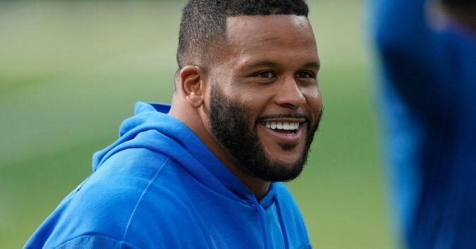 Aaron Donald ends his 2 1/2-year retirement and returns to the Los Angeles Rams