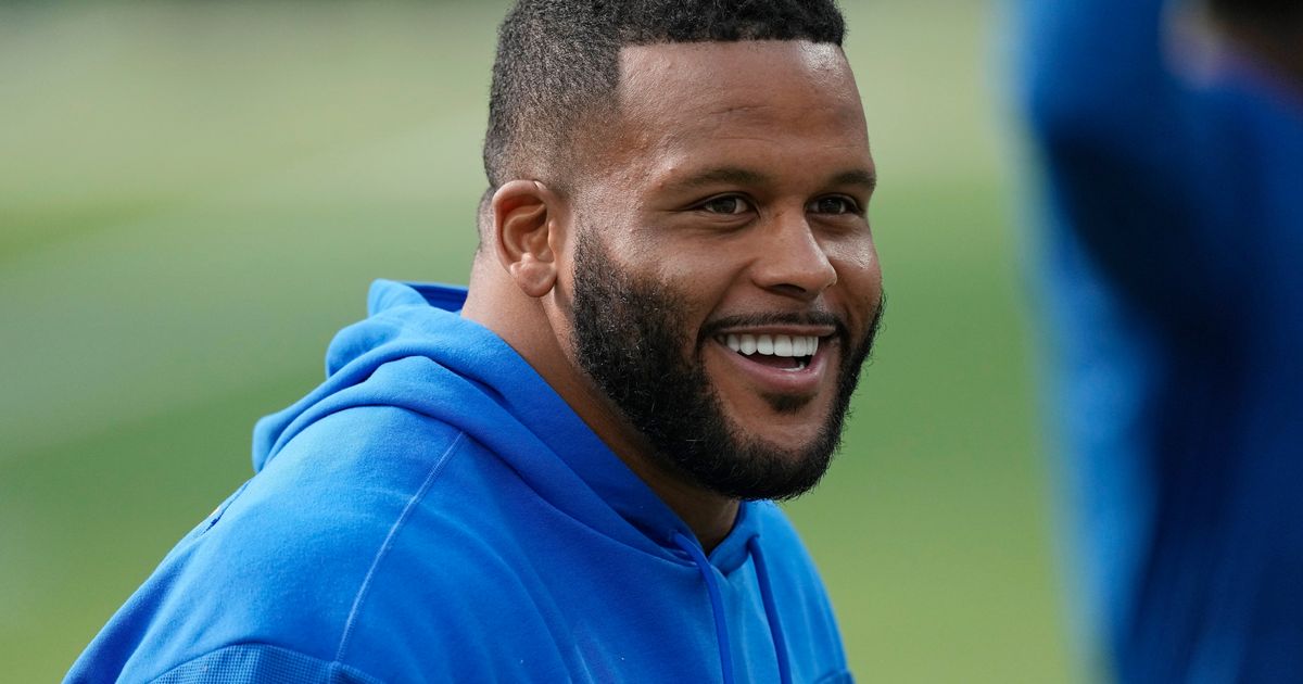 Aaron Donald ends his 2 1/2-year retirement and returns to the Los Angeles Rams