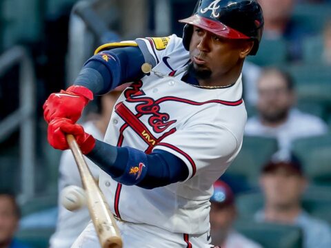 Albies drives in winning run in the 8th, Braves win 4-3 to snap Dodgers 6-game winning streak.