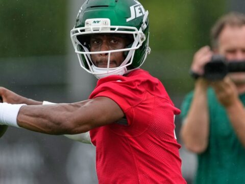 At 35 and in 14th season, Jets' Geno Smith has Frank Reich seeing a QB in his prime 'like he's 28'