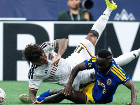 Bond delivers as Dynamos blank Whitecaps 1-0 for MLS record-tying fifth straight shutout victory Bond delivers as Dynamos blank Whitecaps 1-0 for MLS record-tying fifth straight shutout victory