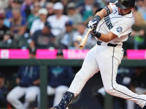 Cal Raleigh hits career-high 3 homers for the Mariners against the Phillies