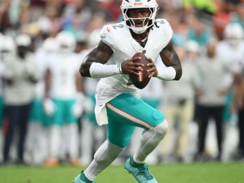 Dolphins' Malik Willis has impressive start, Marcus Mariota injured as Commanders win 20-7