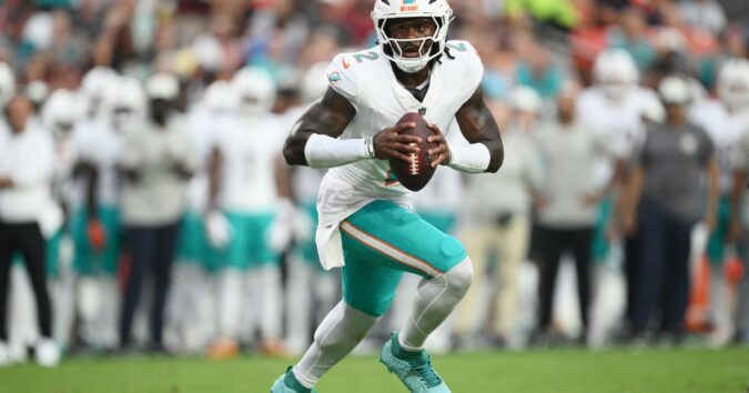 Dolphins' Malik Willis has impressive start, Marcus Mariota injured as Commanders win 20-7
