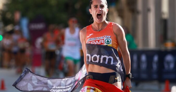 Hunt wins 3rd gold as British relay teams dominate. High jump champ Mahuchikh delivers for Ukraine
