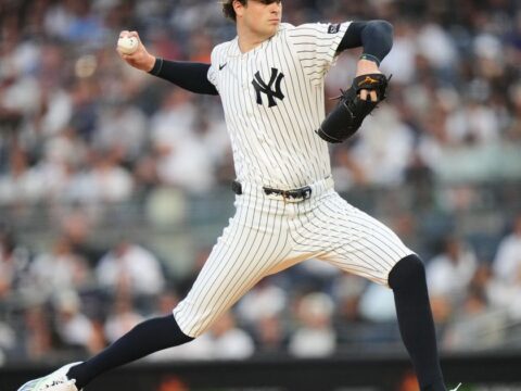 Jones hits 2-run HR as Yankees beat Blue Jays 3-1 for 5th straight win