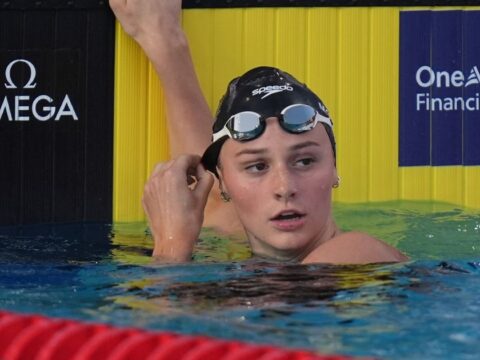 Lani Pallister stuns Katie Ledecky with her first international 800 free loss at Pan Pacs