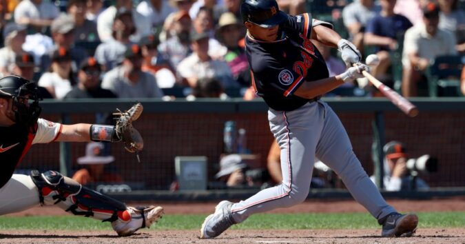 Lee's pinch-hit single in 10th sends Tigers past Giants 3-1 after Melton and Webb duel on mound