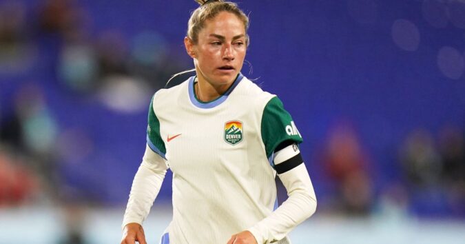 Lia Godfrey scores in the Wave's 1-0 road victory over the Spirit