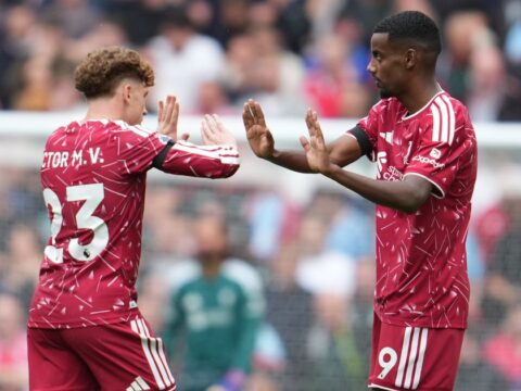 Liverpool rallies to 2-2 draw with Forest in Premier League as Iraola waits for first win with Reds