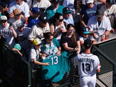 Mariners’ Kade Anderson signs autographs, takes it all in before impressing in big league debut Mariners’ Kade Anderson signs autographs, takes it all in before impressing in big league debut