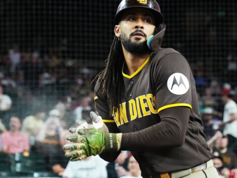 Padres beat Diamondbacks 5-1 to close within a game in NL wild-card race