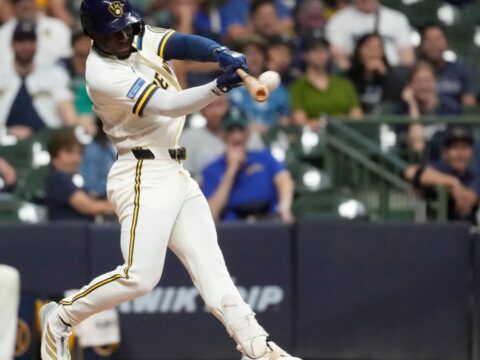 Power surge fuels record-tying night for Brewers in 22-0 rout of Mariners