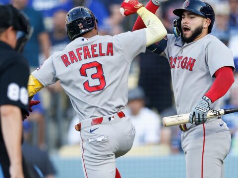 Rafaela hits 2 homers as streaking Red Sox take lead in 8th and edge Yamamoto and Dodgers 3-2 Rafaela hits 2 homers as streaking Red Sox take lead in 8th and edge Yamamoto and Dodgers 3-2