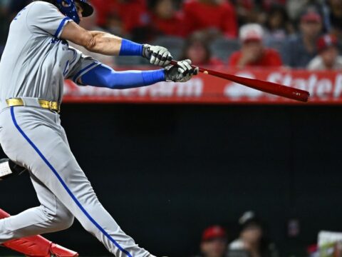 Royals beat the Angels 7-6 to snap 4-game losing streak Royals beat the Angels 7-6 to snap 4-game losing streak