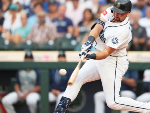 Slugger Cal Raleigh extends homer streak to 4 at-bats and ties Mariners' record