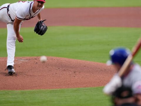 Thomas homers to back Mahle in the Braves’ 6-3 victory over the Mets Thomas homers to back Mahle in the Braves' 6-3 victory over the Mets