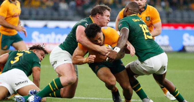 11-man Australia hangs on to upset South Africa 42-38 in extraordinary rugby test