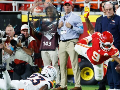 A 1930s ‘Heisman’ shovel pass sets tone for Chiefs’ 31-10 win over Denver, and maybe for the season A 1930s 'Heisman' shovel pass sets tone for Chiefs' 31-10 win over Denver, and maybe for the season