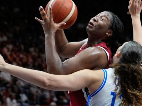 A gritty late surge lifts the US past Italy 55-52 in its toughest World Cup test in years
