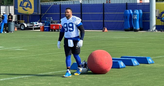 Aaron Donald expects to play for Rams on Monday night against Giants