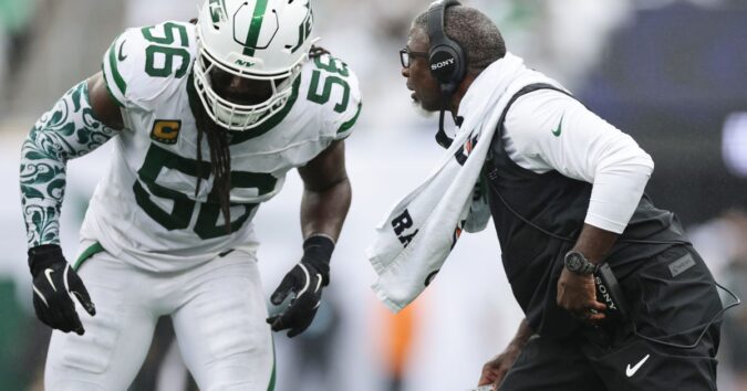 Aaron Glenn stands by his late decisions in Jets' overtime loss to Packers