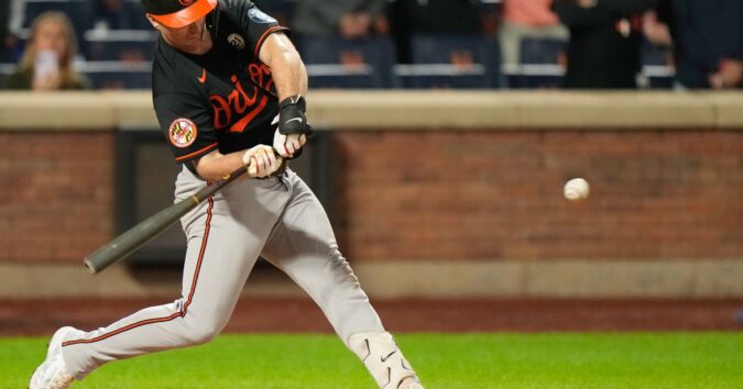 Alonso ties it in 9th with 300th homer and Orioles beat Mets 7-5 in 11 on Mayo's inside-the-parker