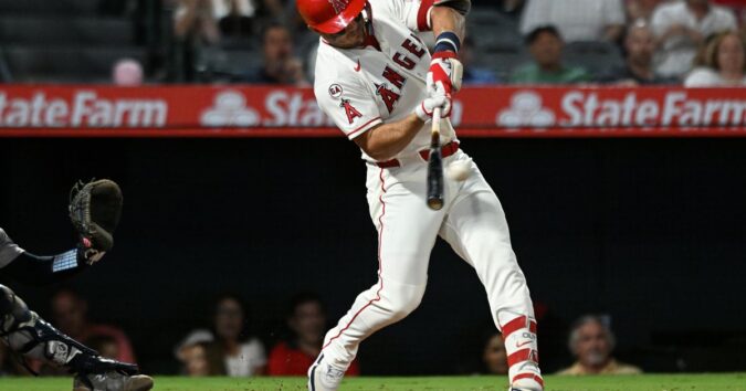 Angels end 7-game slide with 10-1 win over sloppy Yankees behind Grissom and Ureña