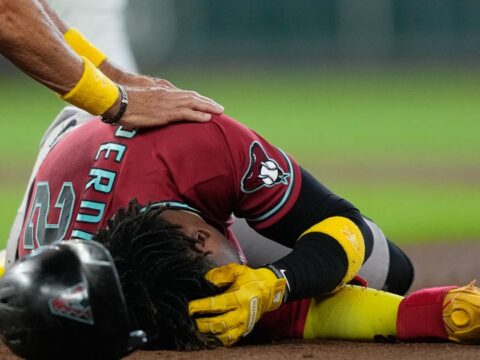 Arizona’s Perdomo leaves game with head contusion after being hit in the helmet by a line drive