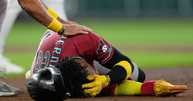 Arizona’s Perdomo leaves game with head contusion after being hit in the helmet by a line drive