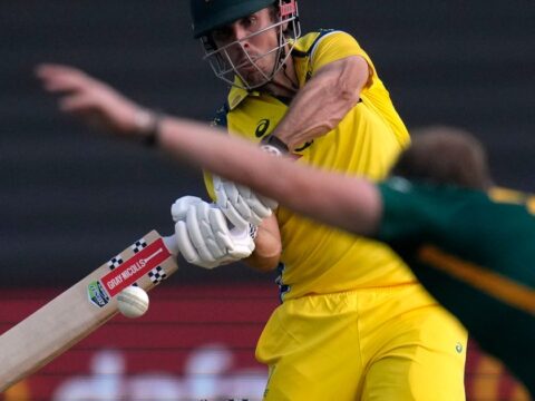 Australia wins toss, elects to field in must-win ODI against South Africa