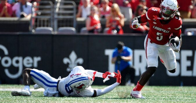 Big plays late push No. 23 Louisville past No. 16 SMU, 41-31