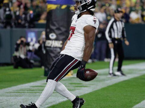 Bijan Robinson runs roughshod over the Packers as the Falcons breeze to a 35-14 victory