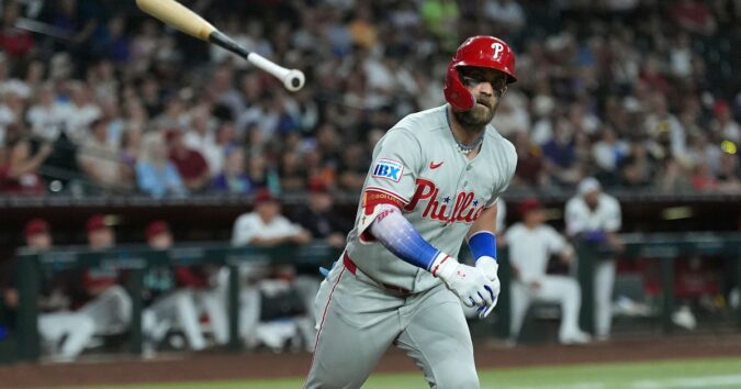 Bryson Stott hits a solo HR, Phillies beat the Diamondbacks 2-1 to cap 21-win August