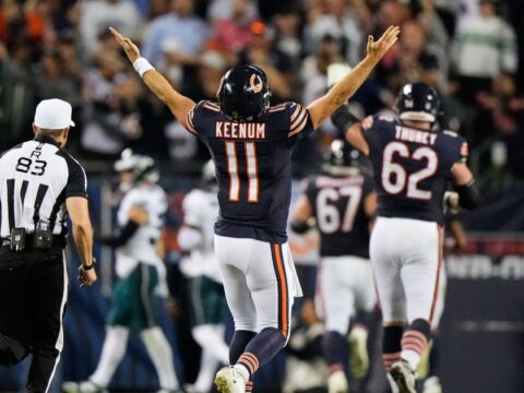 Case Keenum drives Chicago to 3 touchdowns as the Bears beat the Eagles 27-7