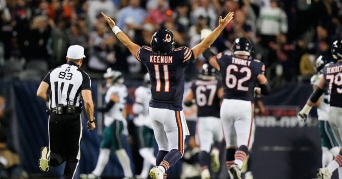 Case Keenum drives Chicago to 3 touchdowns as the Bears beat the Eagles 27-7