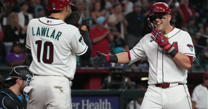 Corbin Carroll hits game-winning, 2-run homer in the 9th to lift D-backs over the Marlins 8-7 Corbin Carroll hits game-winning, 2-run homer in the 9th to lift D-backs over the Marlins 8-7