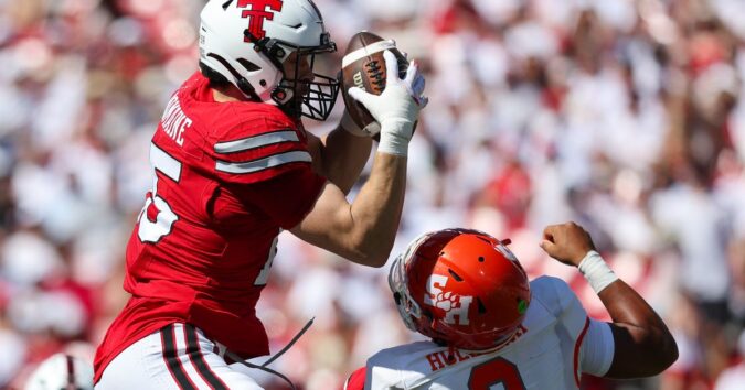 Double pick-6s: Texas Tech LB Austin Romaine returns 2 interceptions for TDs on consecutive passes