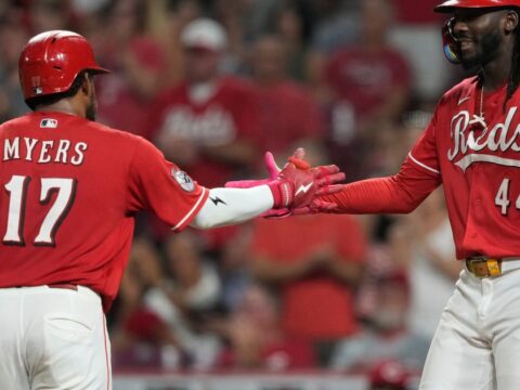 Elly De La Cruz hits 2-run HR, Reds beat Dodgers 6-2 to delay NL West title