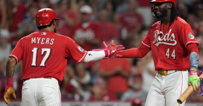 Elly De La Cruz hits 2-run HR, Reds beat Dodgers 6-2 to delay NL West title
