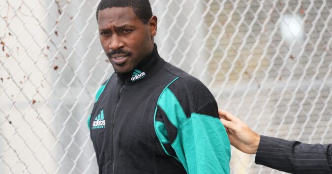 Ex-NFL star Antonio Brown set to appear in Miami court for expected plea agreement