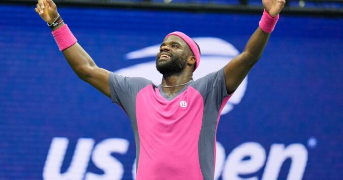 Frances Tiafoe comes from 2 sets down to beat Michelsen and reach the US Open semifinals